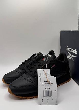Оригінальні жіночі шкіряні кросівки reebok