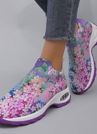 Женские кроссовки