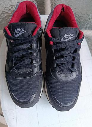 Кросівки nike жічоночму розмір 37,5