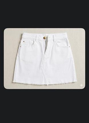 🤍 біла джинсова спідниця river island з необробленим краєм