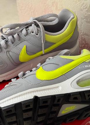 Кросівки   оригінал фірмові nike жіноче взуття натуральна шкіра легкі і комфортні
