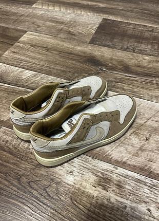 Кросівки nike в бежевому кольорі