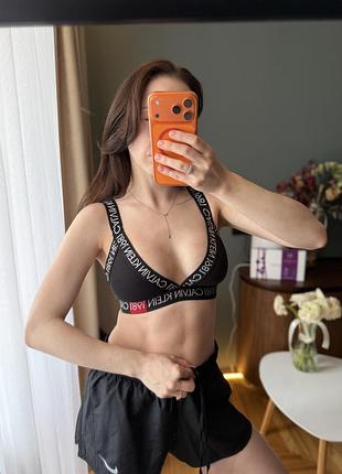 Чорний спортивний бра бюстгальтер calvin klein