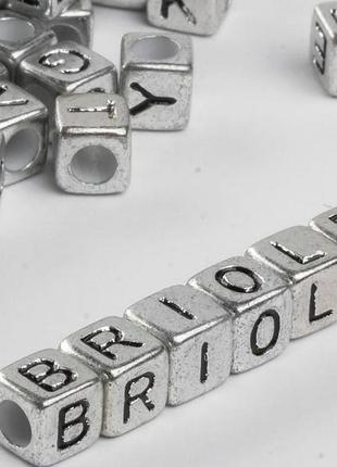Намистини з літерами куб 6*6 мм, колір silver з чорними літерами