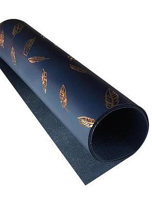 Відріз шкірозамінника з тисненням золотою фольгою, дизайн golden feather dark blue, 50 см х 25 см
