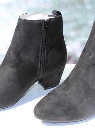 Чорні черевики з пензликами missguided