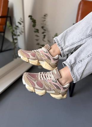 Жіночі кросівки new balance 9060 beige pink нью беланс бежевого з рожевим кольорів