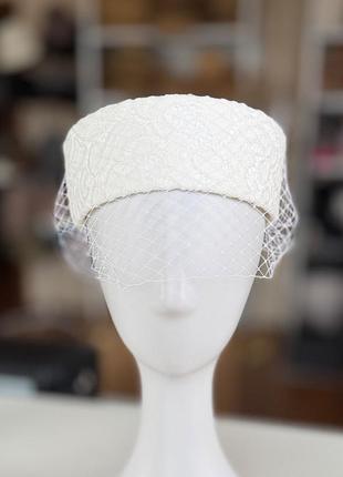 Капелюх таблетка з мереживом з вуалью d.hats білий
