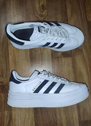 Женские кроссовки adidas р.39.5