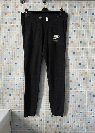 Спортивные штаны nike.