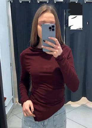 Астметричный лонгслив na s бордо шоколад