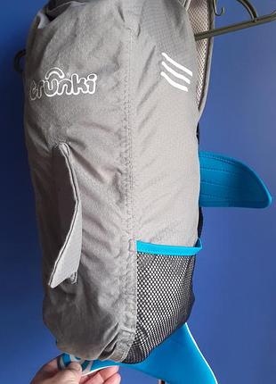 Новый детский водонепроницаемый рюкзак trunki paddlepak, выполненный в дизайне акулы.