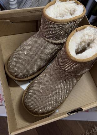 Взуття під ugg жіночі у стразах , золотий колір