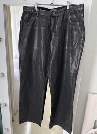 Штани з екошкіри / coated denim primark — трендова модель