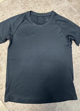 Оригінальна футболка nike