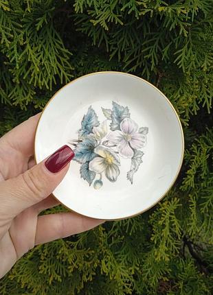Пепельница из костяного фарфора от известного бренда royal worcester