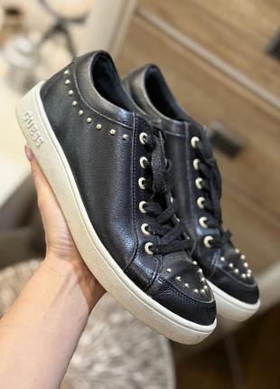 Кожа guess