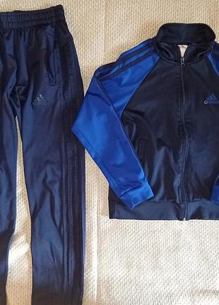 Спортивний костюм adidas на хлопчика 10 років (зріст до 140 см)