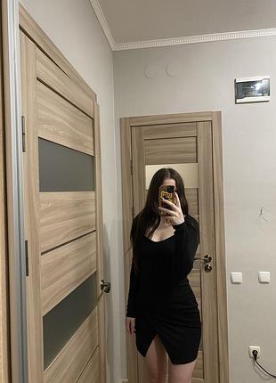 Чорна сукня з асиметричним вирізом nasty gal (нова, без бірки)