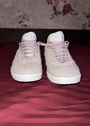 Жіночі кросівки adidas gazelle рожеві
