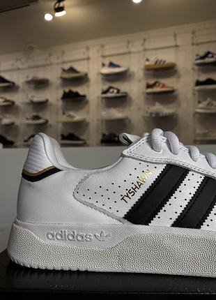 Adidas tyshawn low 3