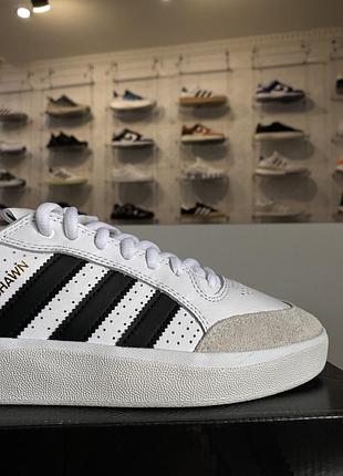 Adidas tyshawn low 4