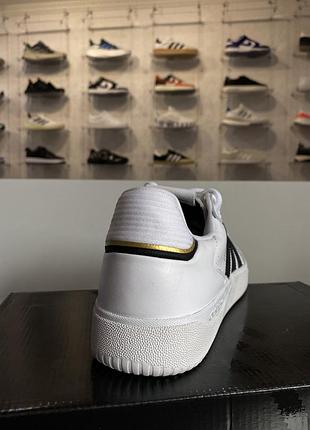 Adidas tyshawn low 5