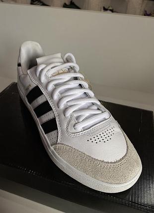 Adidas tyshawn low 7