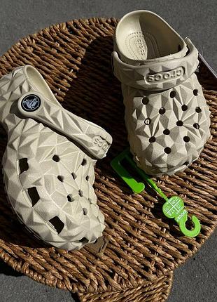 Детские кроксы сабо crocs classic geometric kids crocs geometric kids bone