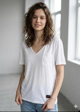 Белая футболка g-star raw с v-образным вырезом и карманом размер l
