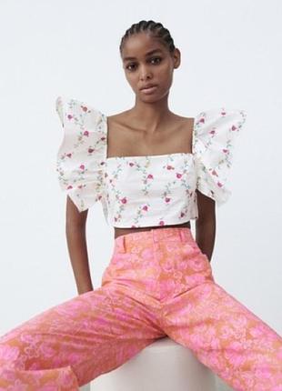 Укорочений топ zara з квітковим принтом, білий/рожевий, nwot