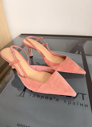 Ніжні пудрово-рожеві туфлі слінгбеки босоніжки zara на kitten heel (37) натуральна шкіра замша