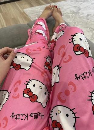 Легенькі піжамні штани з принтом hello kitty