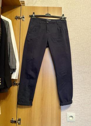 Темно-синие брюки с карманами и подворотами (чиносы) only