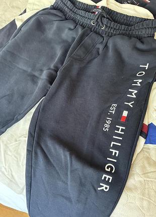 Tommy hilfiger джогери, темно-сині, розмір m