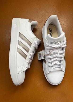 Кроссовки adidas женские