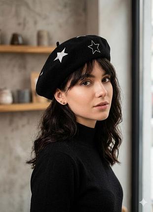 Вовняний берет з зірочками