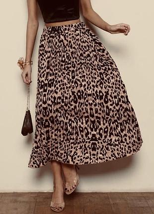 Tu плісерована спідниця-сольє леопардовим принтом довжини міді розмір l-xl
