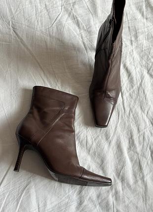 Коричневі ботильйони dorothy perkins на шпильках із прямокутним носиком - розмір 39