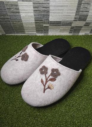 Жіночі капці