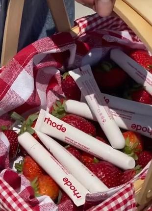 Rhode peptide lip strawberry glaze со вкусом клубники 10мл