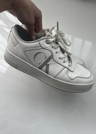 Шкіряні кросівки фірмові 37 calvin klein