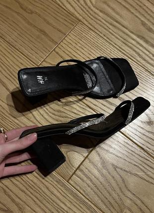Босоніжки на підборах з камінцями h&m