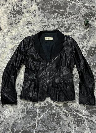 Жіночій шкіряний жакет max mara leather оригінал чорного кольору розмір с макс мара кажанка фурнітура лампо в хорошому стані натуральна шкіра