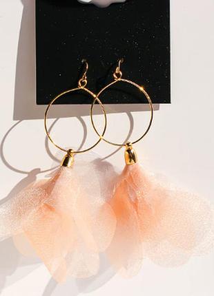 Серьги круглые с органзой персиковые — бижутерия