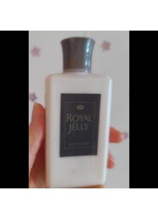 Лот из 2 кремов: крем для тела и рук, royal jelly. boots, б/у используемый см фото остатков лот 2 шт.