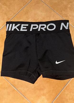 Спортивні шорти велосипедки nike pro 3" з технологією dri-fit для відведення вологи.