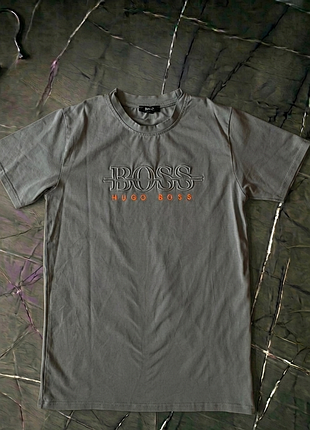 Фудболка (hugo boss)