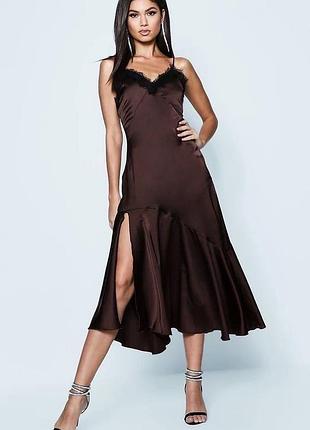 Атласна сукня-комбінація з мереживом boohoo (шоколад)