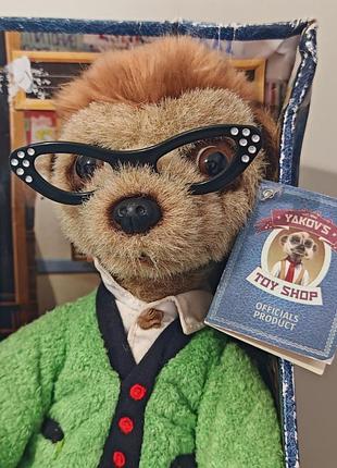 Коллекционная игрушка-сурикат агент майя (agent maiya) из серии «compare the meerkat» от yakov's toy shop.
